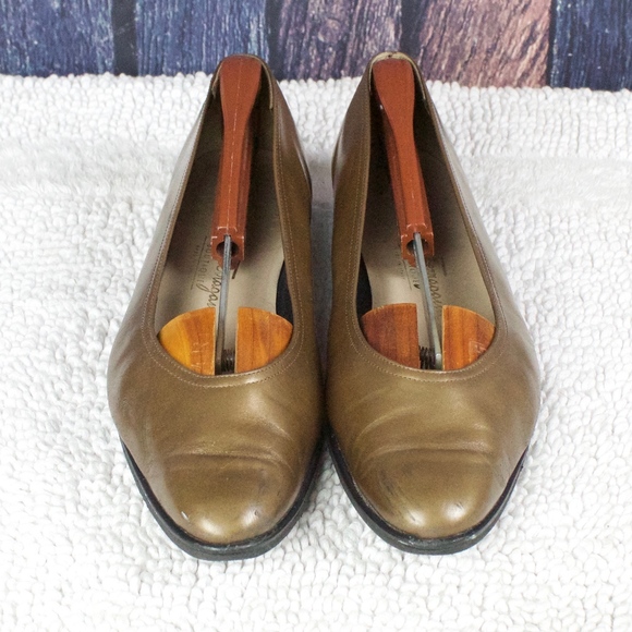 SALE! Salvatore Ferragamo Gold Bronze Flats Sz 9.5 - Picture 3 of 8